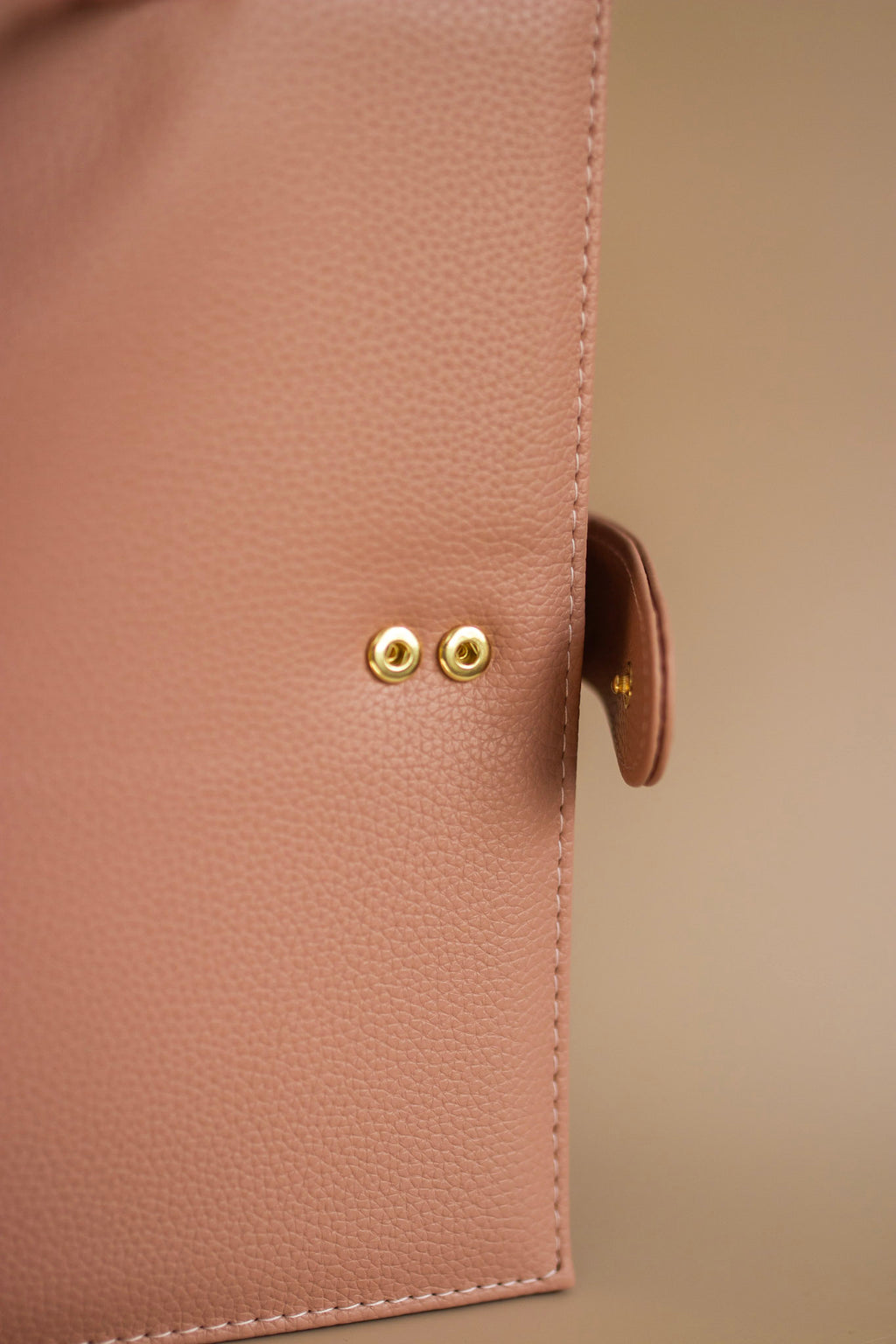 A6 Binder mit goldenen Details