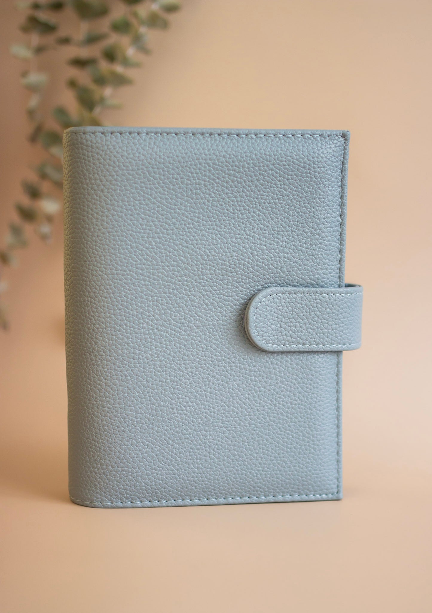 A6 Binder mit goldenen Details