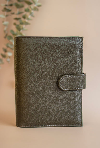 A6 Binder mit goldenen Details