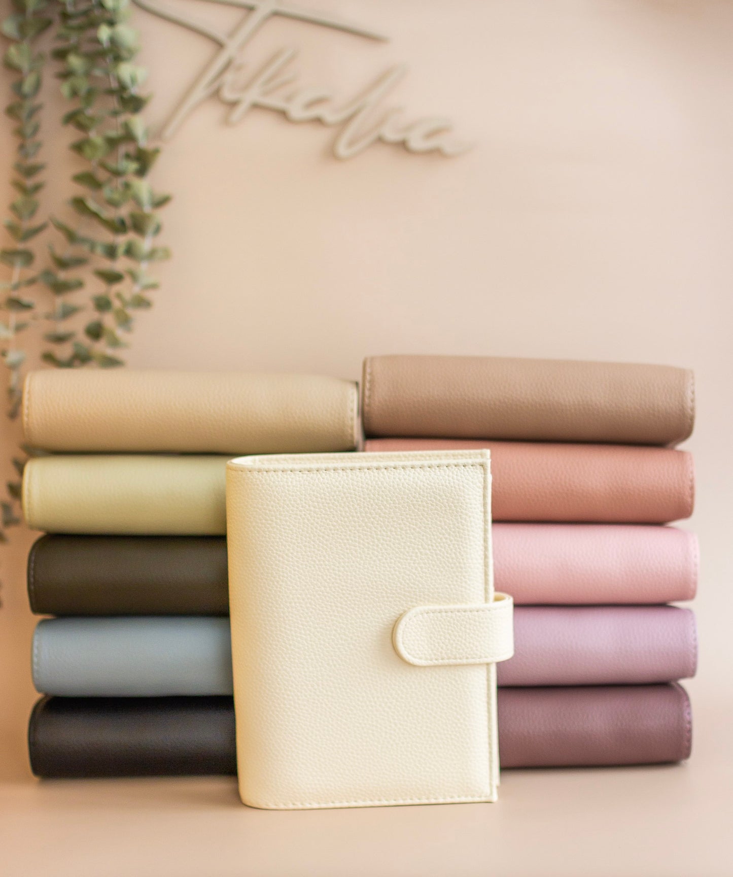 A6 Binder mit goldenen Details
