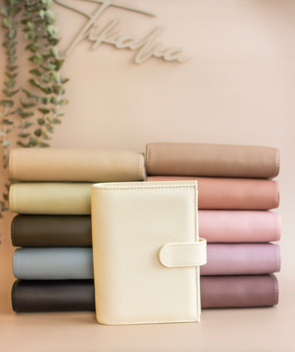 A6 Binder mit goldenen Details