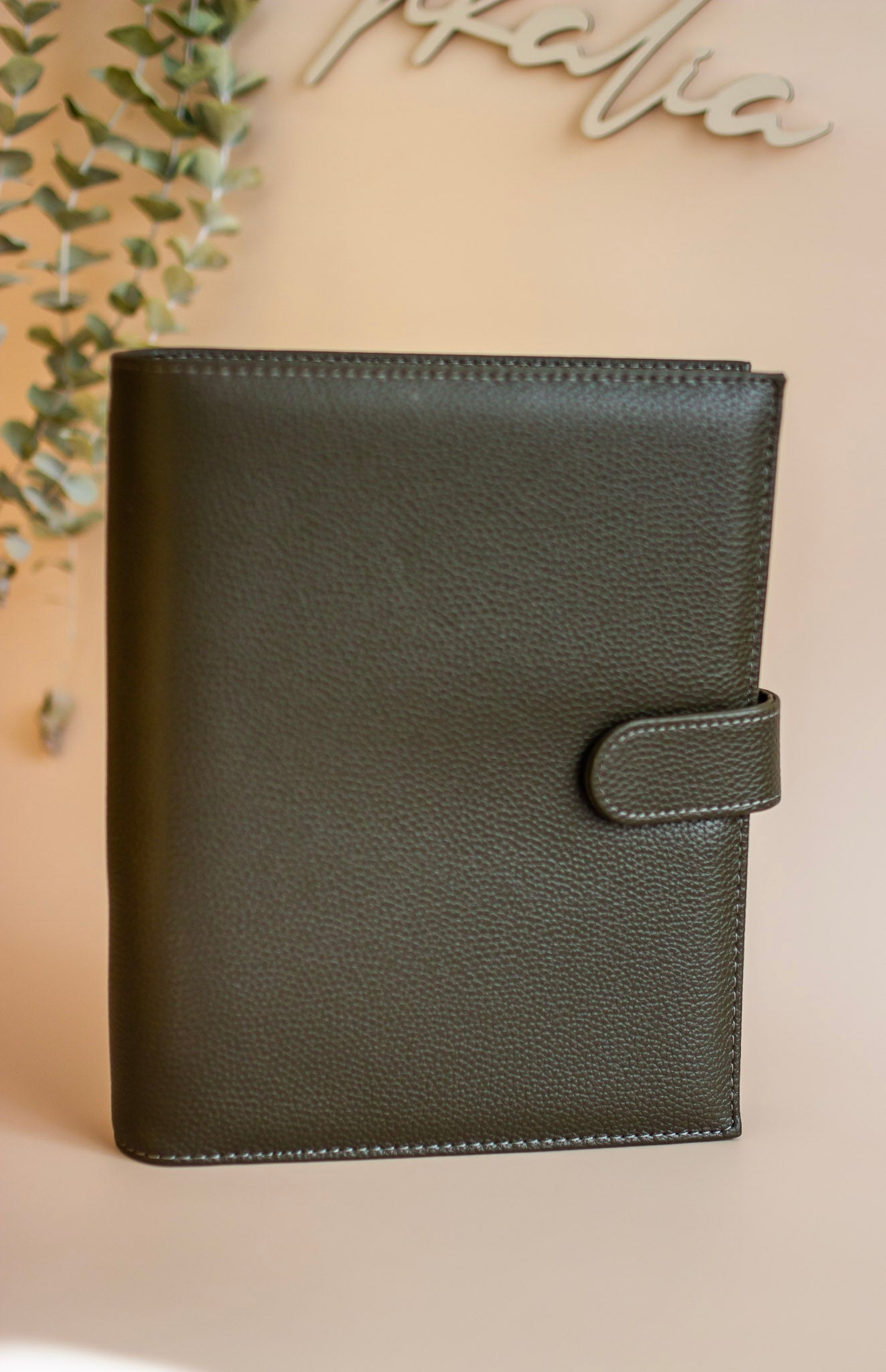 A5 Binder mit goldenen Details