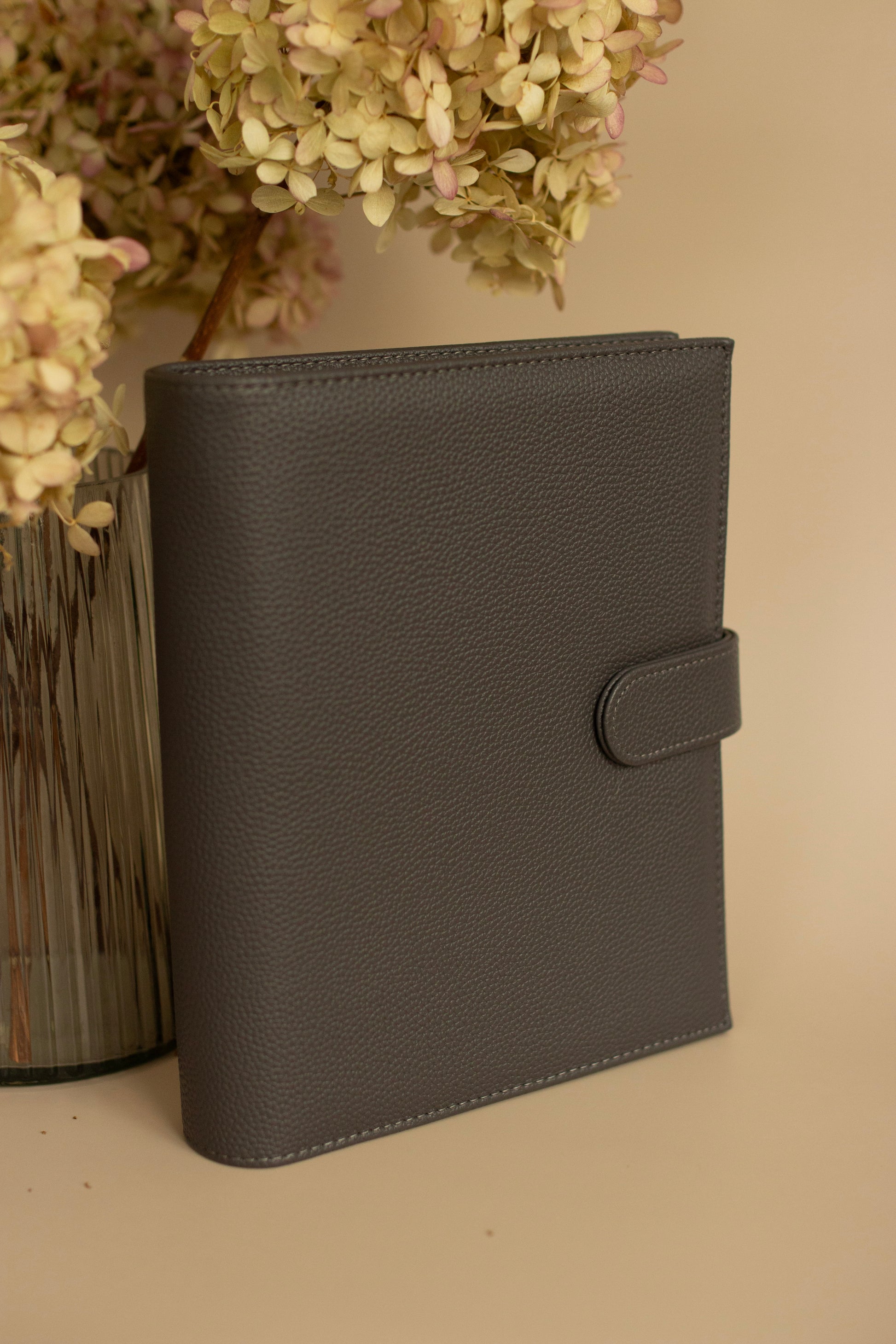 A5 Binder mit goldenen Details