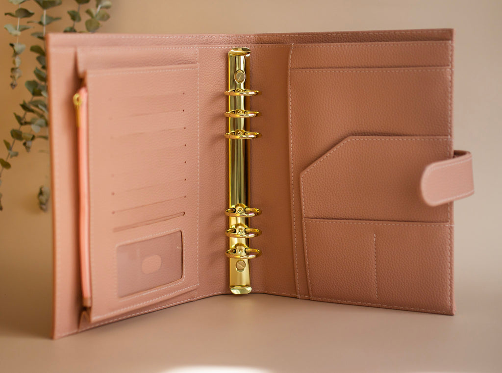 A5 Binder mit goldenen Details