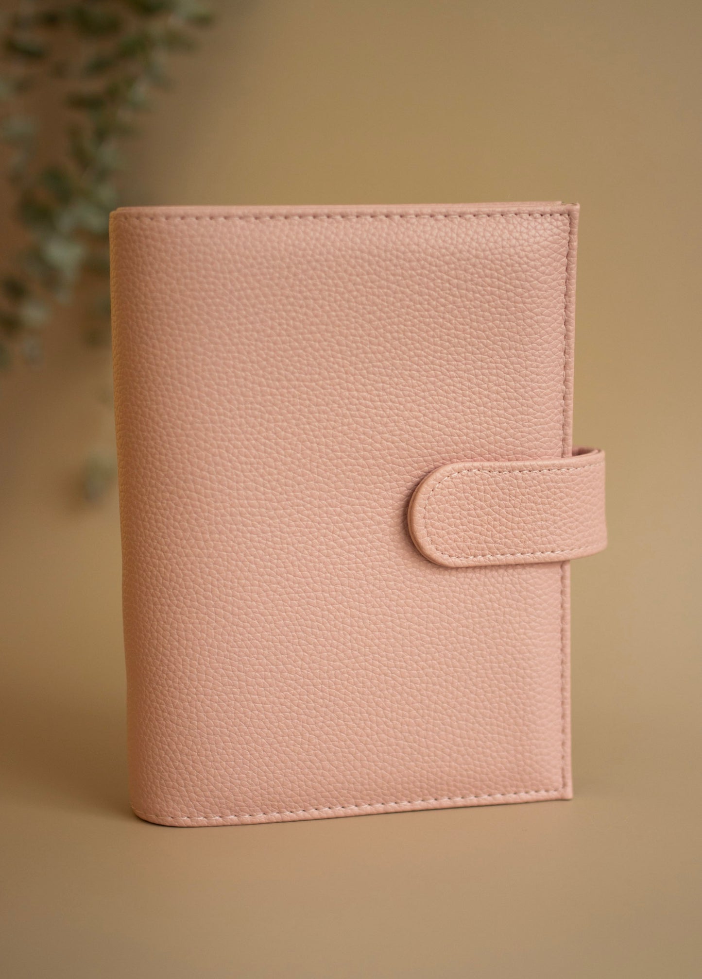 A6 Binder mit goldenen Details