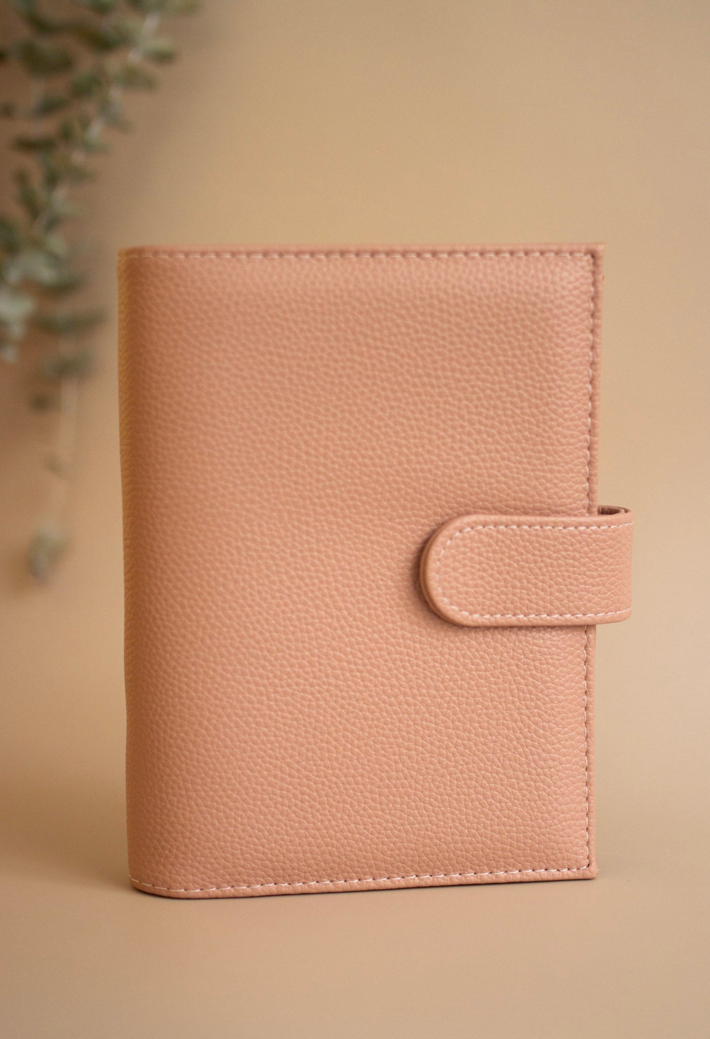 A6 Binder mit goldenen Details