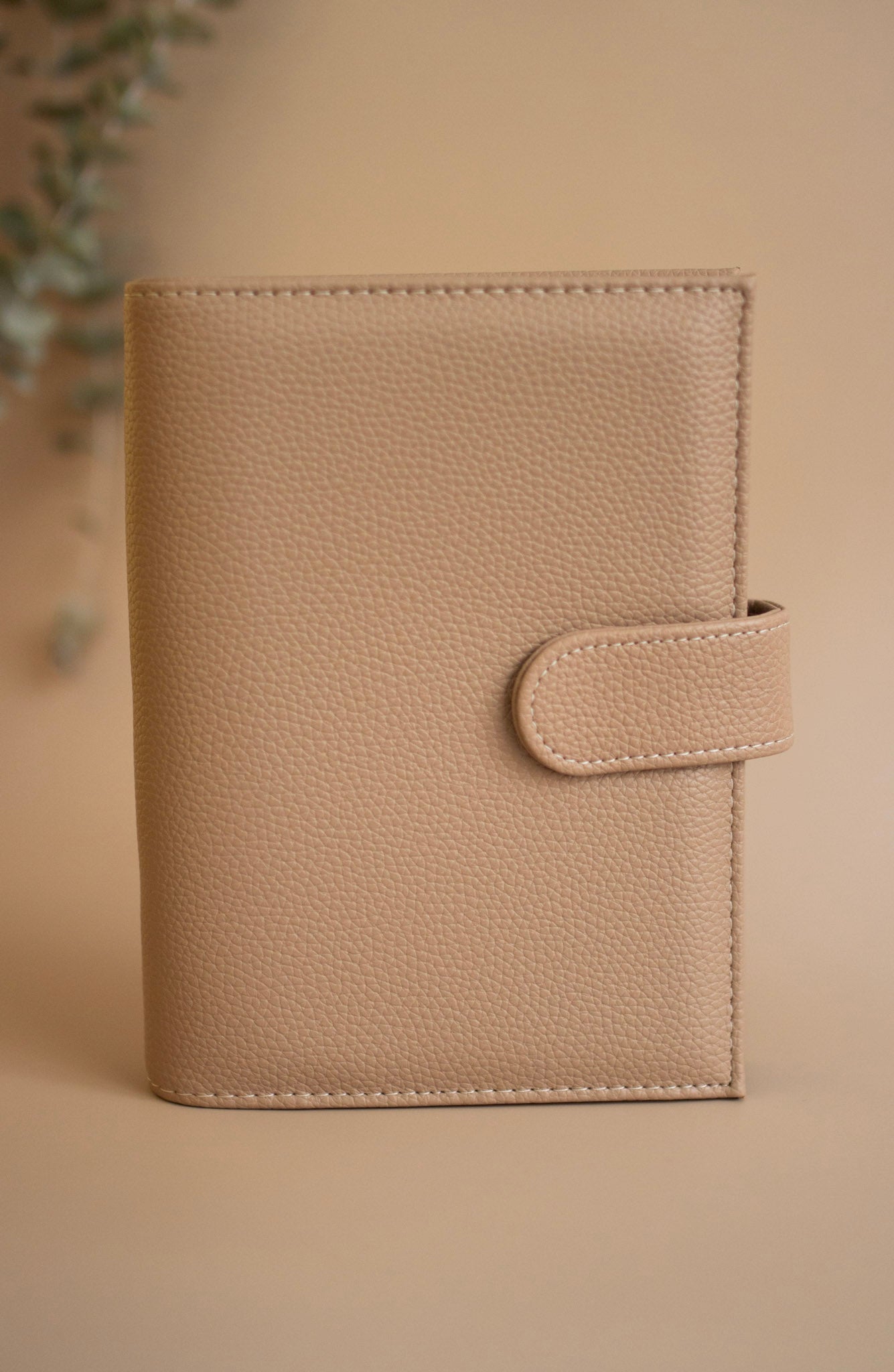 A6 Binder mit goldenen Details