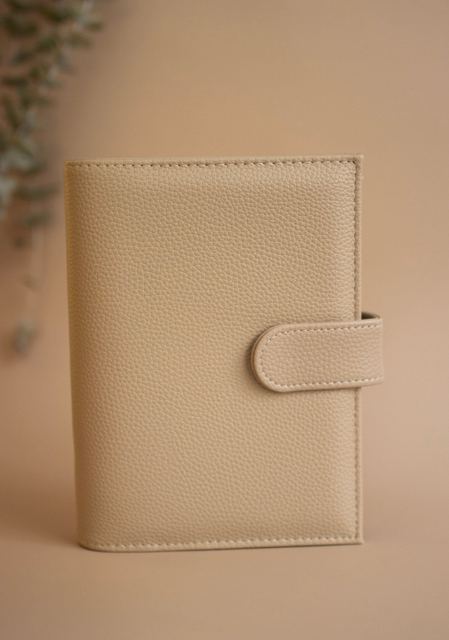 A6 Binder mit goldenen Details