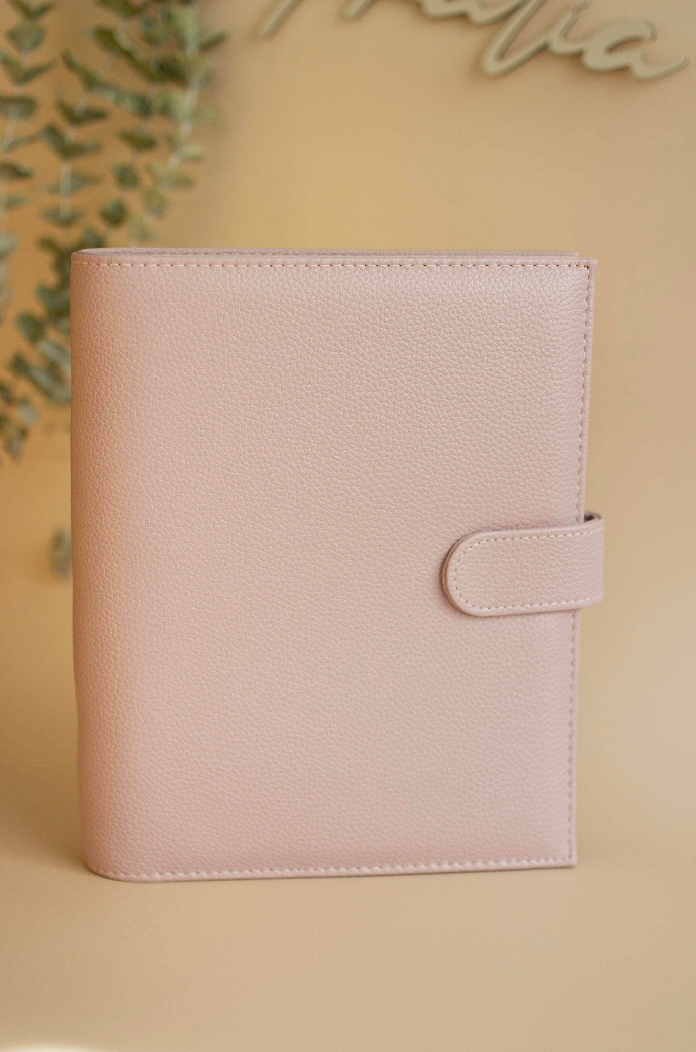 A5 Binder mit goldenen Details