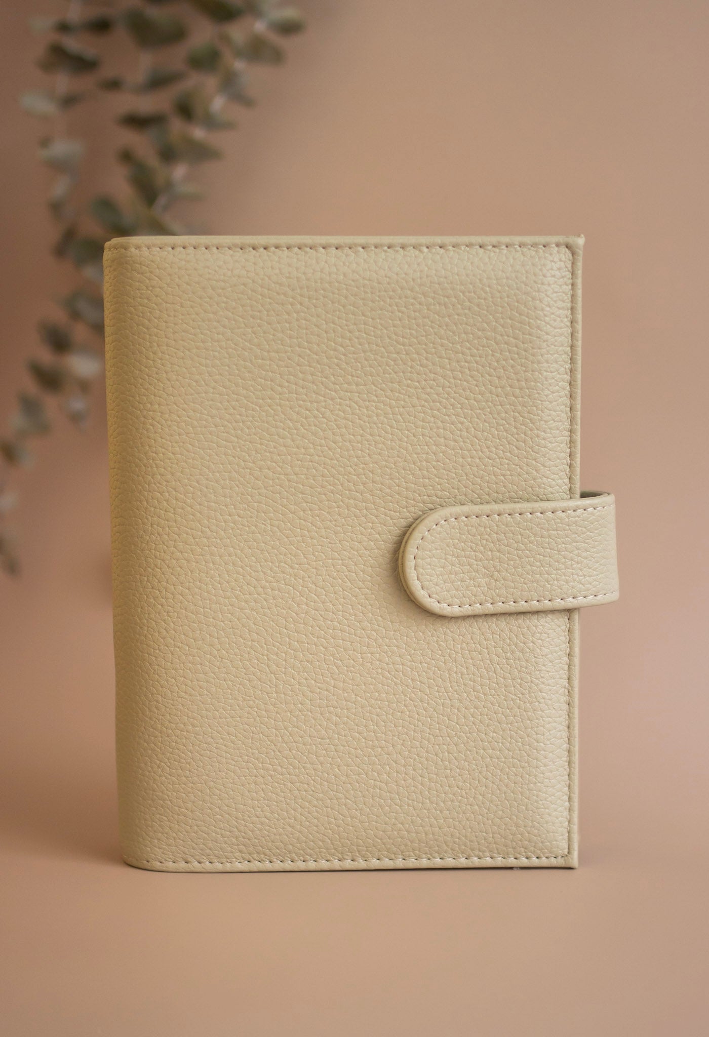 A6 Binder mit goldenen Details