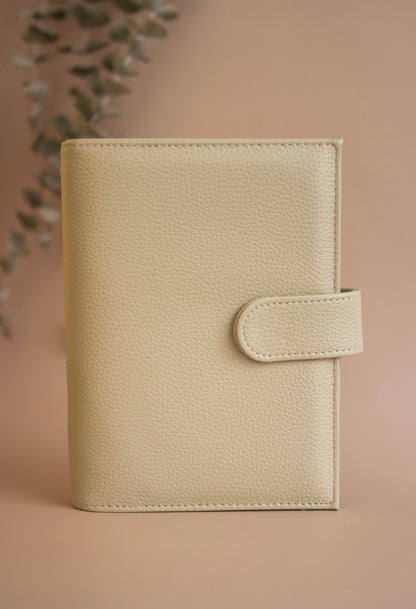 A6 Binder mit goldenen Details