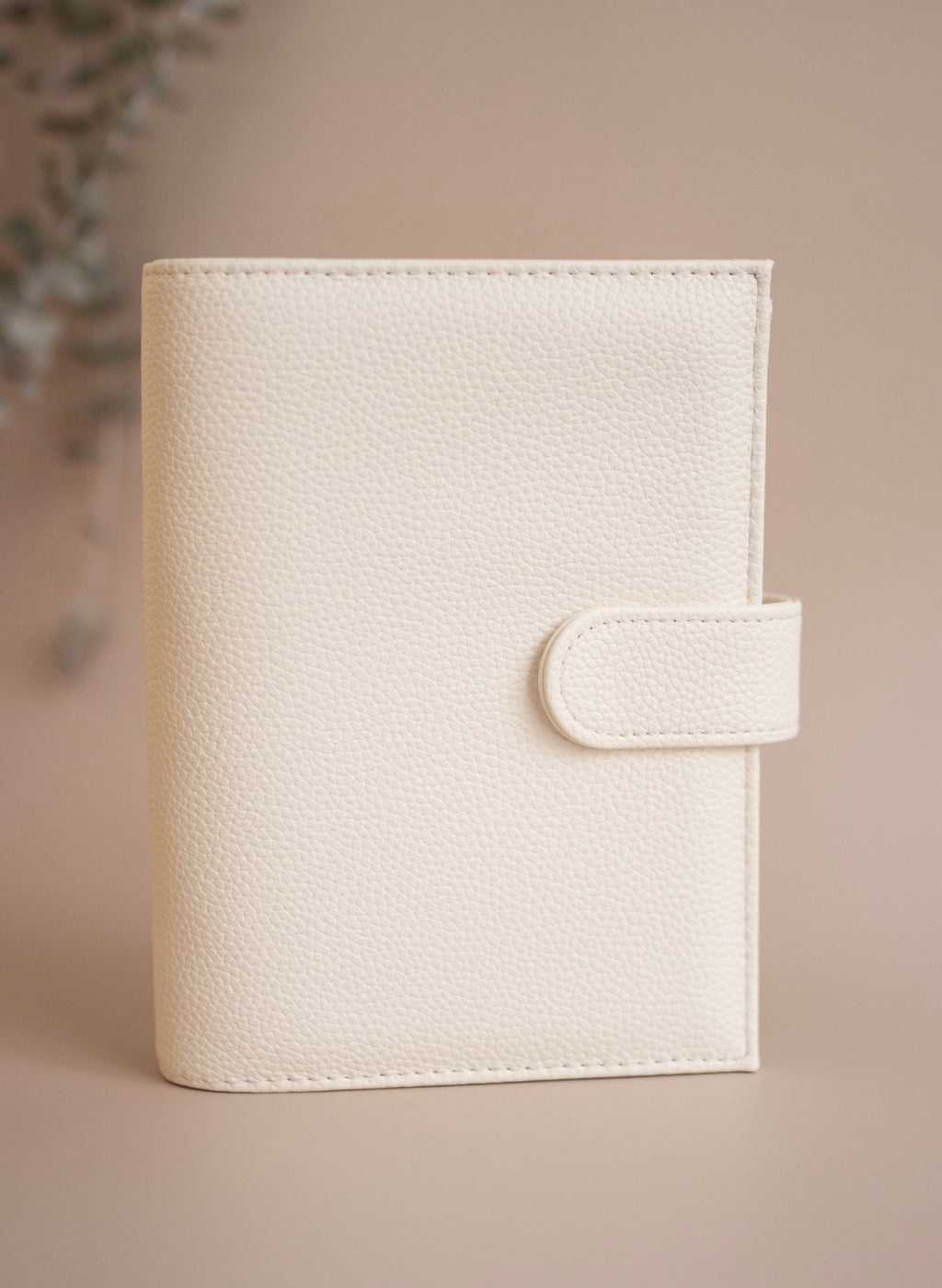 A6 Binder mit goldenen Details