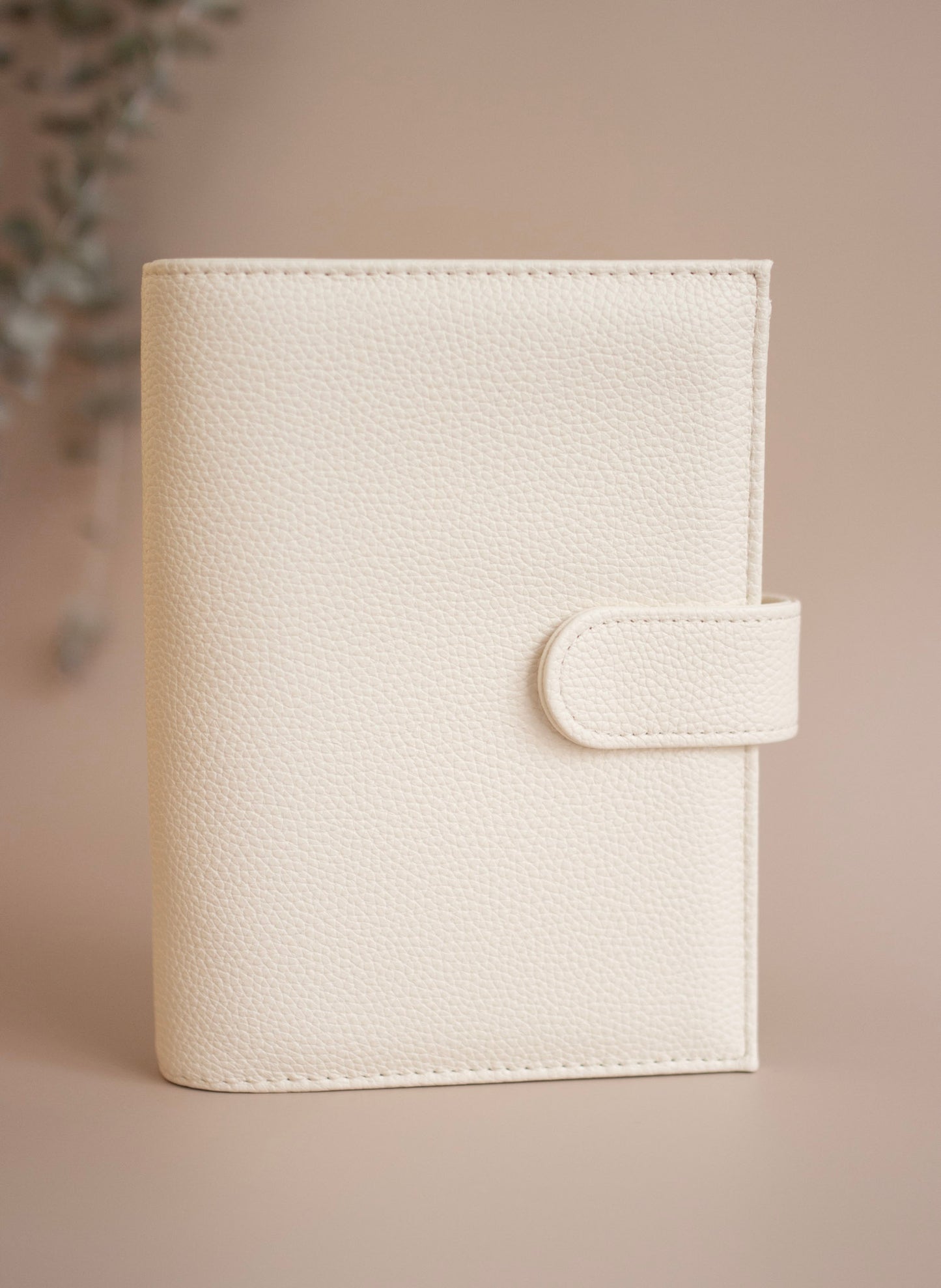 A6 Binder mit goldenen Details