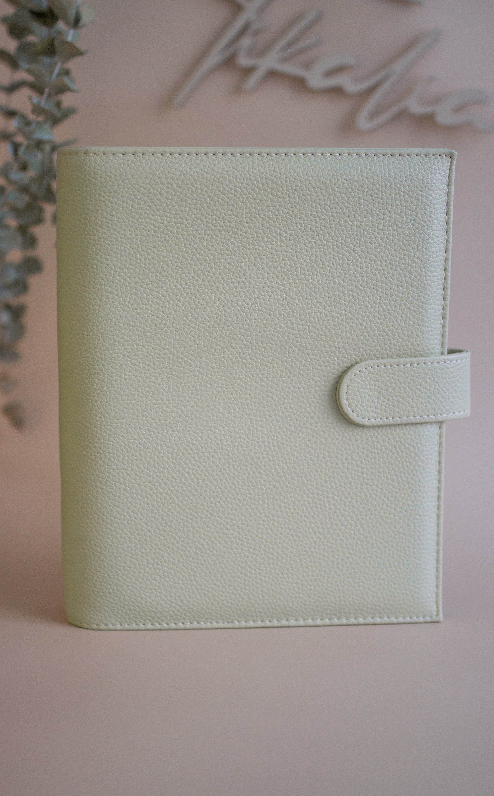 A5 Binder mit goldenen Details